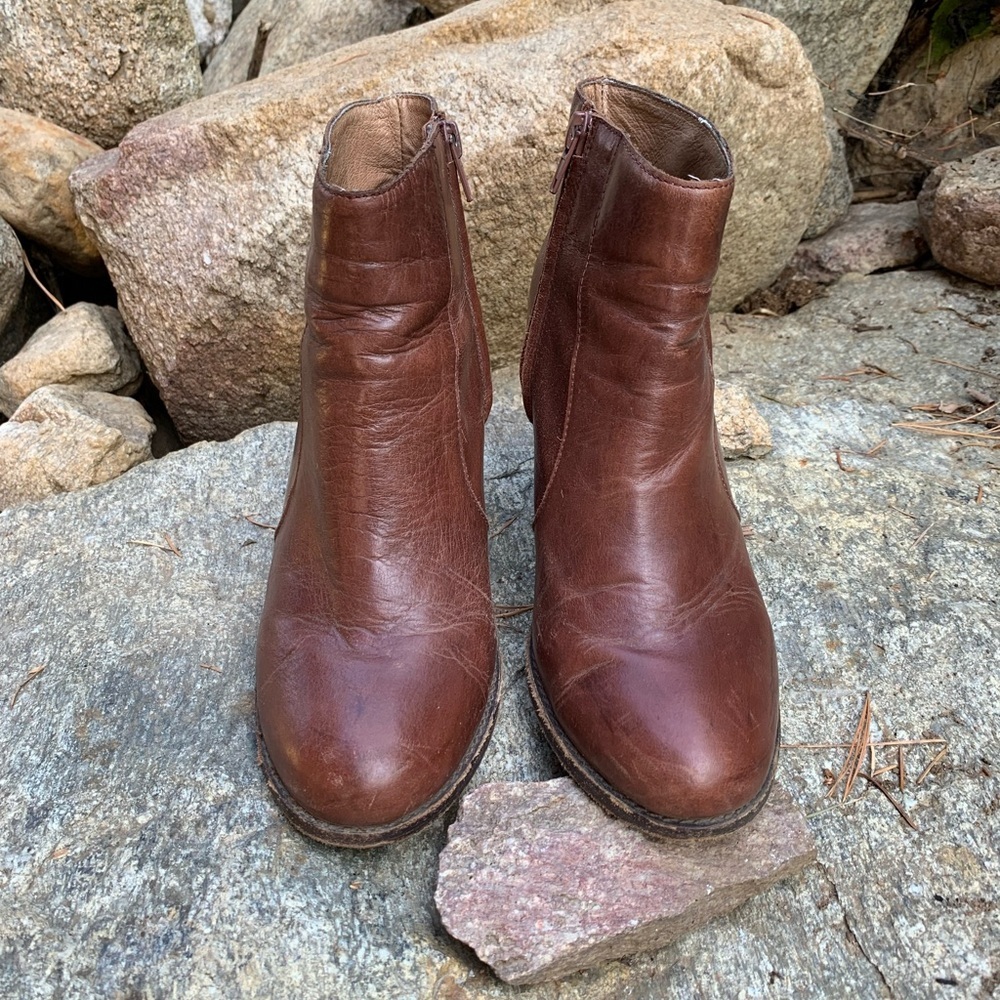 Brown Ankle Boots Western Basics Neutral Work School‎ size 7 comfortable